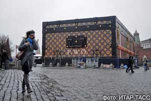 ГУМ попросил компанию Louis Vuitton убрать павильон-сундук с Красной площади